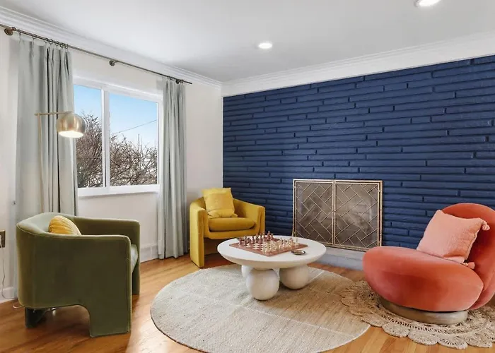 Ferienhaus Luxury Retreat-king Bed-finished Basement-backyard
