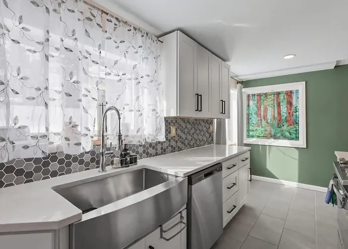 Luxury Retreat-king Bed-finished Basement-backyard Pittsburgh