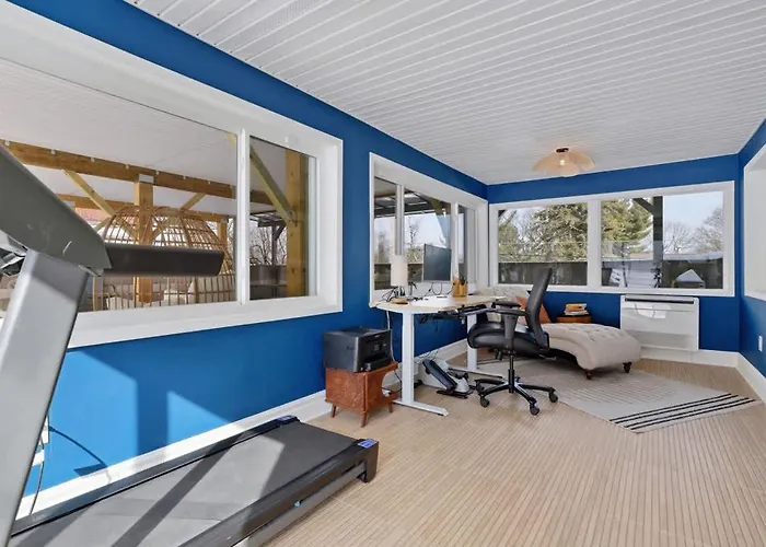 Luxury Retreat-king Bed-finished Basement-backyard