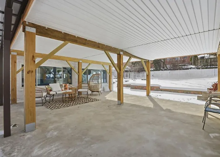 Luxury Retreat-king Bed-finished Basement-backyard Pittsburgh